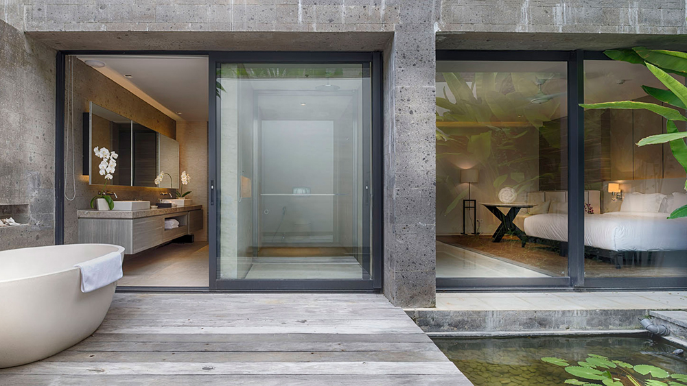 Sohamsa Ocean Estate Bali - Villa Hamsa - Guest bedroom one outdoor bath